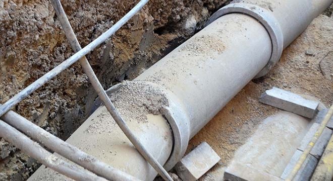 Patlayan doğalgaz borusu paniğe neden oldu