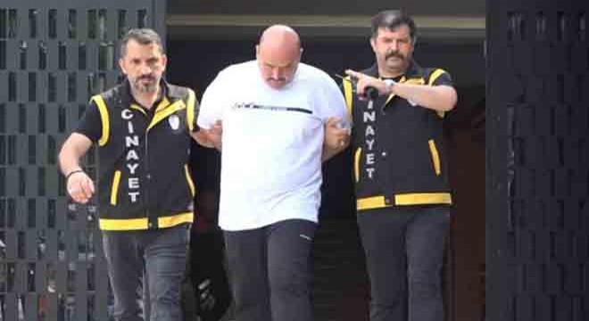 Patronunu boğazını keserek öldürdü