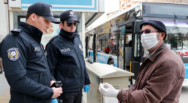 Pazara çıktı, kendisini uyaran polise  Cahil değilim  dedi