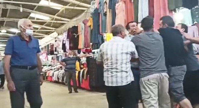 Pazarda esnaf kavgası kamerada