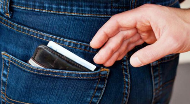 Pazarda cüzdan çalan 3 yankesici tutuklandı