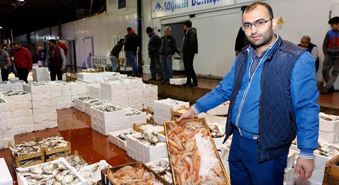 Pazardaki balık fiyatları, hali 3'e katlıyor