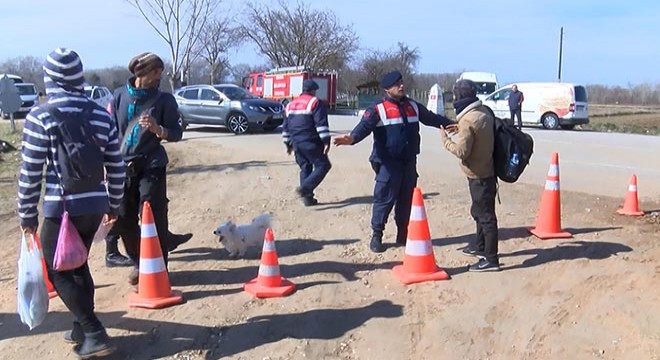 Pazarkule Sınır Kapısı’na giden karayolu göçmenlere kapatıldı
