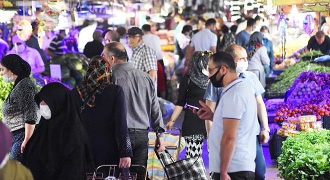Pazarlarda adım atacak yer kalmadı