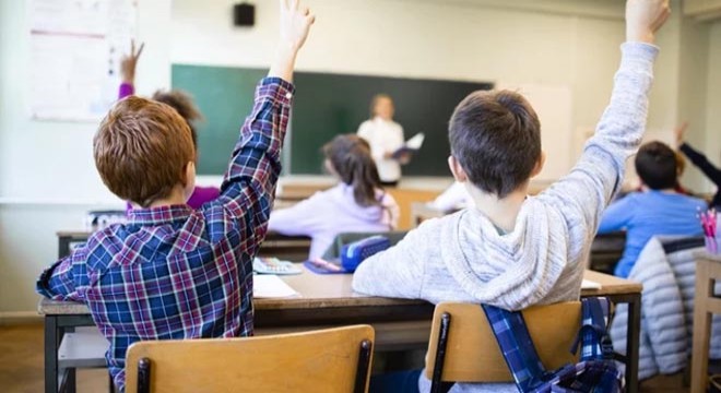 Pazartesi günü okullara saat ayarı