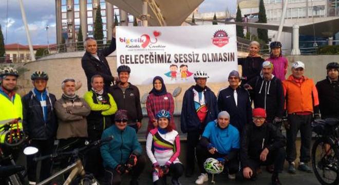 Pedallar işitme engelliler için çevrildi