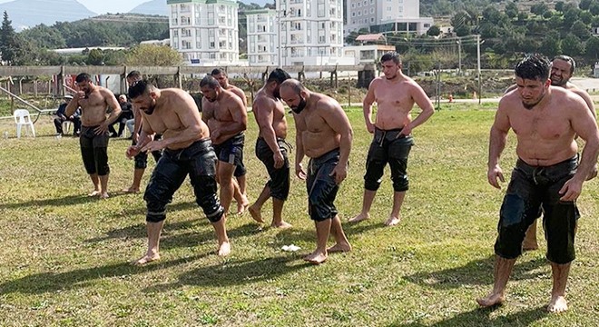 Pehlivanlar kıspet giydi