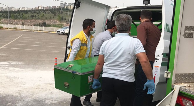 Pencereden düşerek ölen ikizler, toprağa verildi