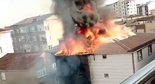 Pendik'te çatı yangını