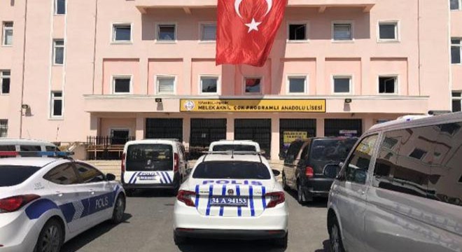 Pendik'te lisede rehin alma