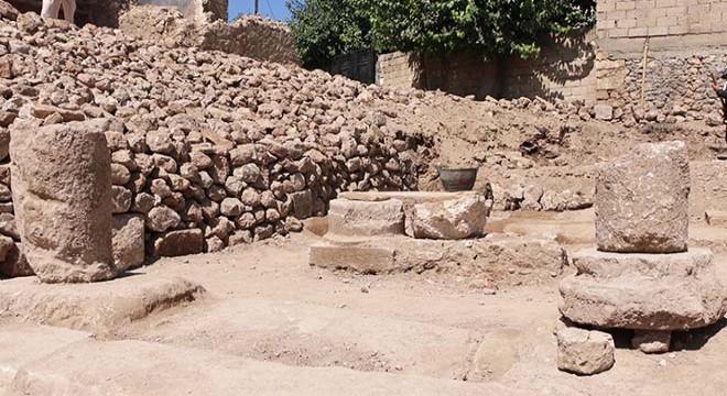 Perre Antik Kenti'ndeki kazılarda sütun ve yazıtlar bulundu