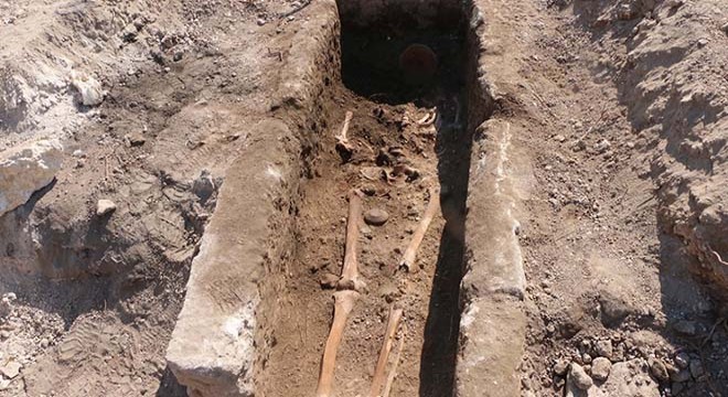 Perre Antik Kenti nde bin yıllık iskelet bulundu