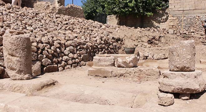 Perre Antik Kenti ndeki kazılarda sütun ve yazıtlar bulundu