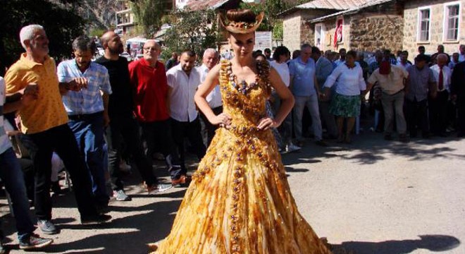 Pestil ve kömeli gelinlik ilgi görüyor