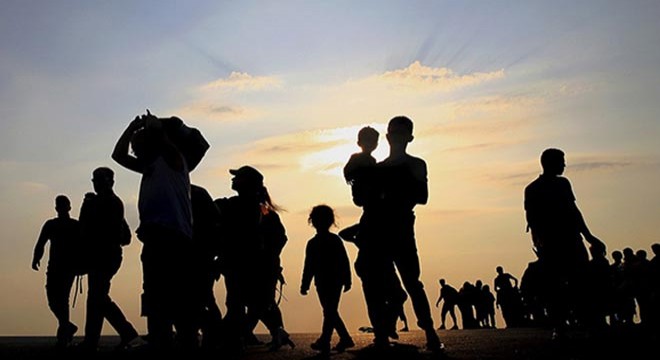 Pınar Adası'nda mahsur kalan 29 kaçak göçmen kurtarıldı