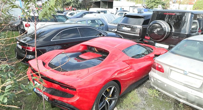 Polat çiftinin araçları yediemin otoparkında