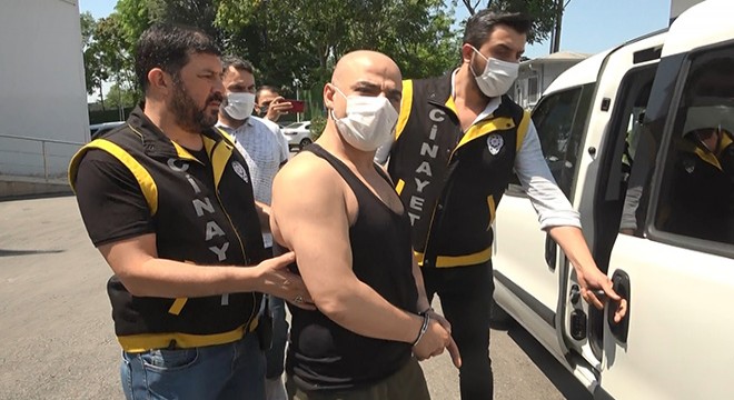 Polis aracına ateş açıp, kılıçla direnen saldırgan adliyeye sevk edildi