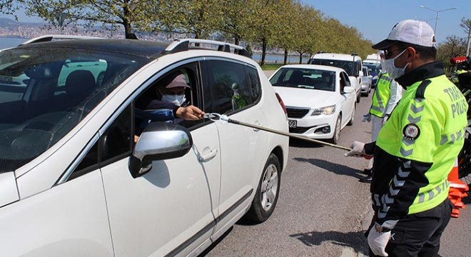 Polis denetimde ehliyet ve ruhsatı 'tutma aparatı' ile alıyor