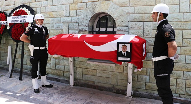 Polis memuru, kalp krizinden yaşamını yitirdi