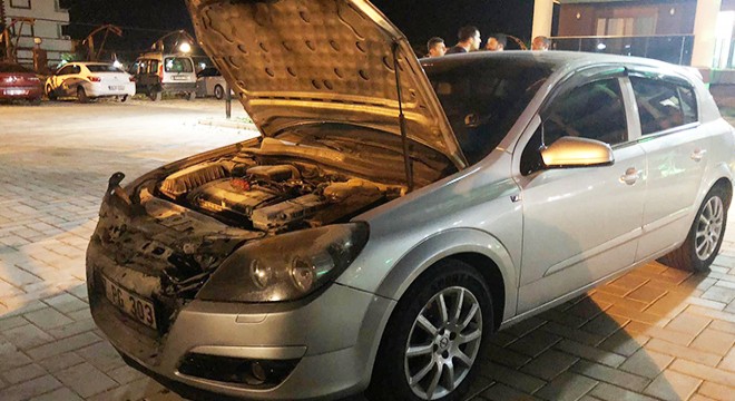 Polis memurunun aracı kundaklandı