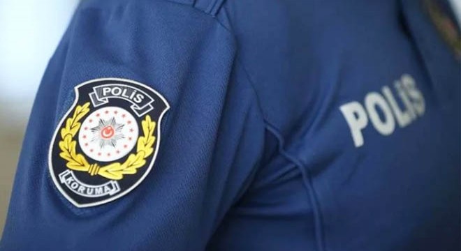 Polis merkezinde komiser yardımcısını yaraladı