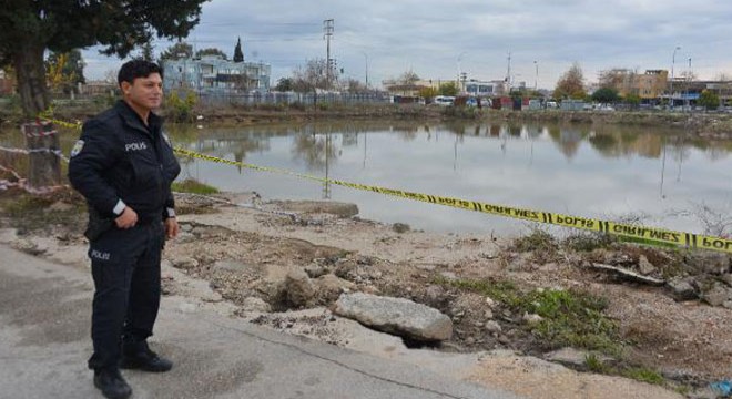 Polis öğrenciler için nöbet tuttu