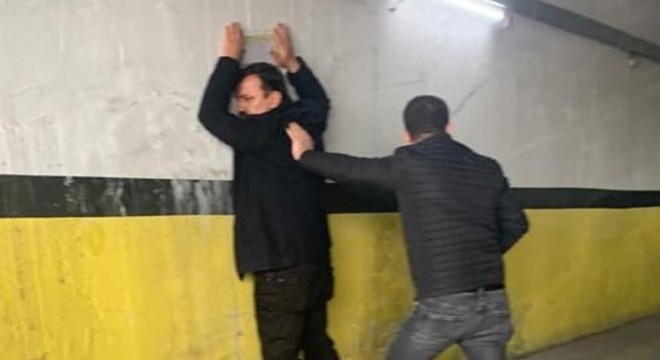 Polis yeleğiyle Lübnanlı iş adamını gasp