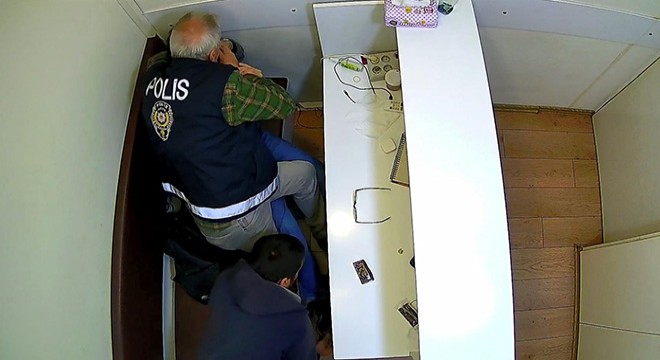 Polis yeleğiyle milyonluk gasp