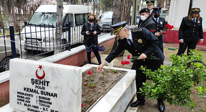 Polis Haftası nda şehitlik ziyareti