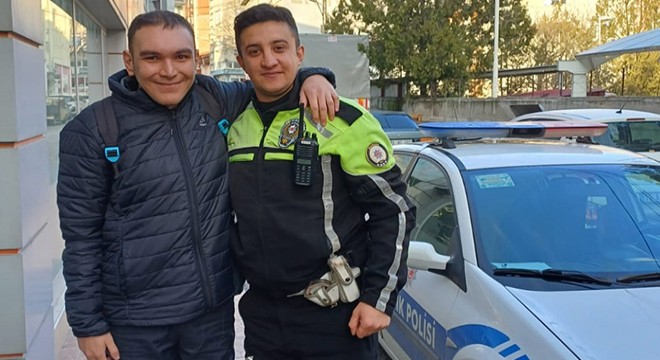 Polis, doğum gününde engelli Ahmet i sevindirdi