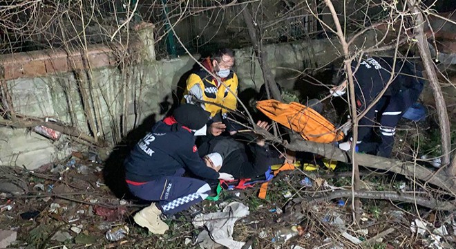 Polis kapıyı çaldı, camdan atlayan iki kişinin bacağı kırıldı