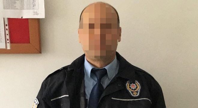 Polis kıyafetiyle otostop çeken emekli polise gözaltı