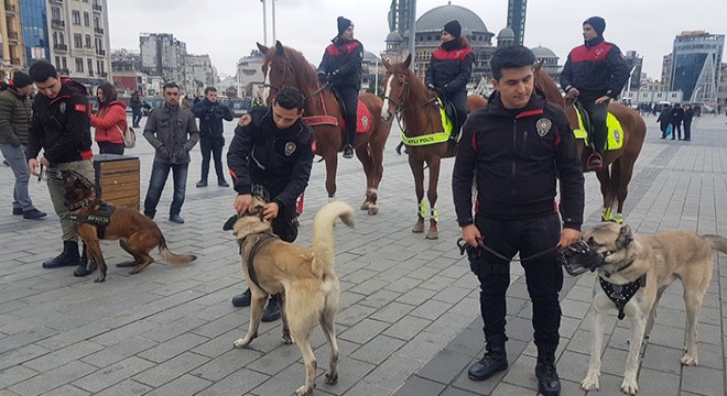 Polis köpekleri Taksim de yılbaşı devriyesine başladı