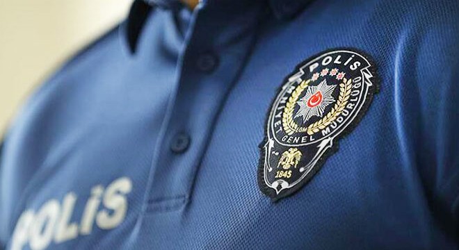 Polis memuru, silahını temizlerken kendisini yaraladı