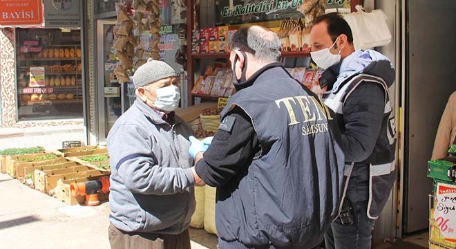 Polise, "60'ı biraz geçtim" dedi, 80 yaşında çıktı