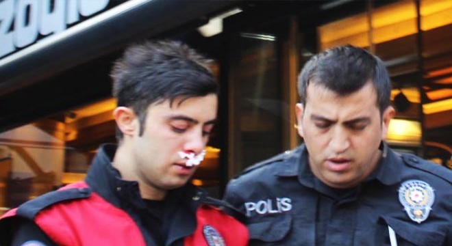 Polise yumruk atan zanlı adliyede