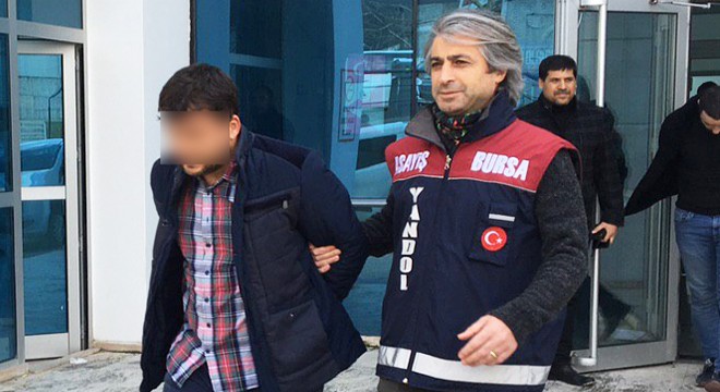 Polise yakalanmamak için hastane koridorunda saklandı