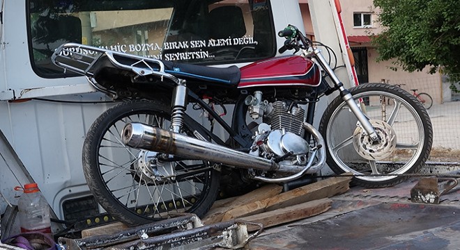 Polisi görünce motosikleti bırakıp kaçtı