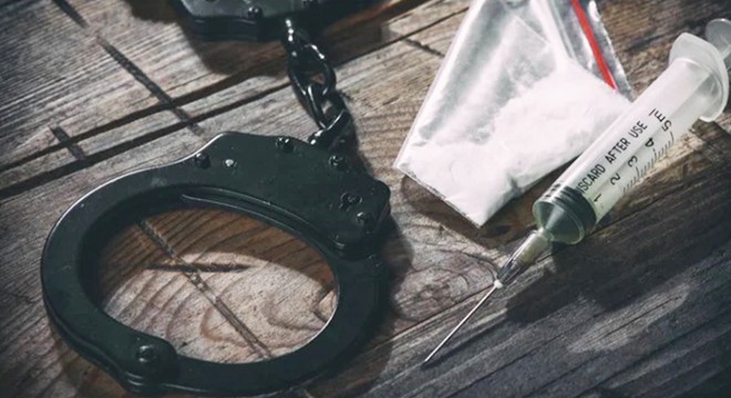 Polisin durdurduğu 2 kişinin midesinden eroin çıktı