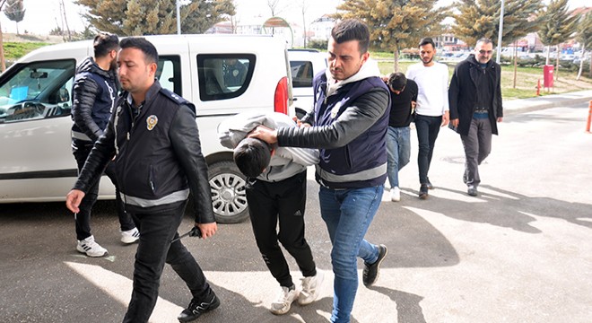 Polisin silahını çalıp satmaya çalışan şüpheli yakalandı