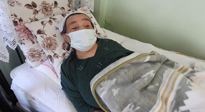 Polisin sırtında taşıdığı yaşlı kadın: Allah onlardan razı olsun