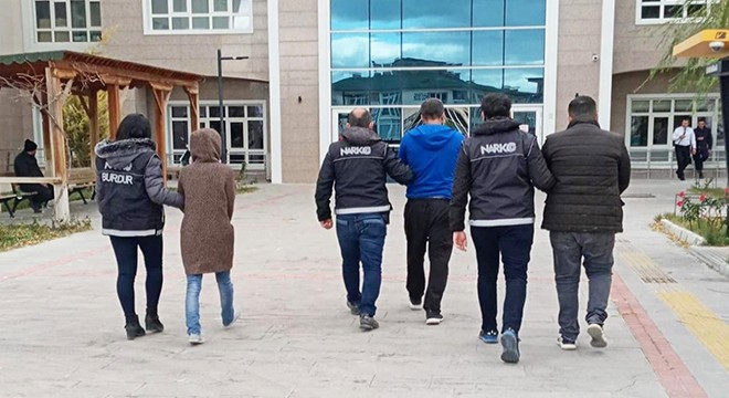 Polisin uyuşturucuyla yakaladığı 3 zanlı tutuklandı