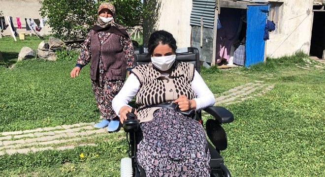 Polisler, Filiz'in akülü araba hayalini gerçekleştirdi