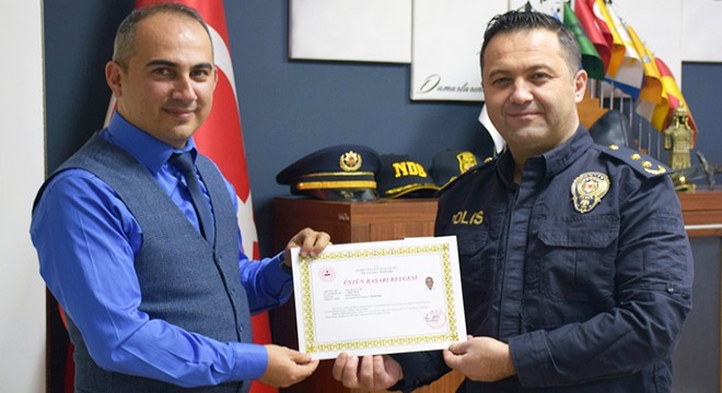 Polislere üstün başarı belgesi