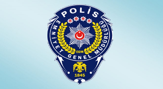 Polislerin dur ihtarına uymayan sürücü iki polise çarptı