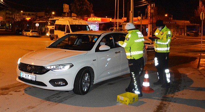 Polisten, alkol kontrolü ve asayiş uygulaması
