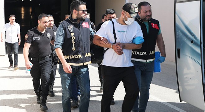 Polisten 'aranan' operasyonu: 60 gözaltı