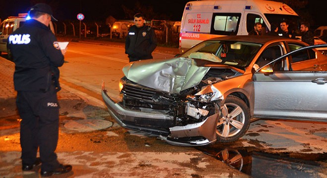 Polisten kaçtı, Emniyet Müdürlüğü'nün kapısına çarptı