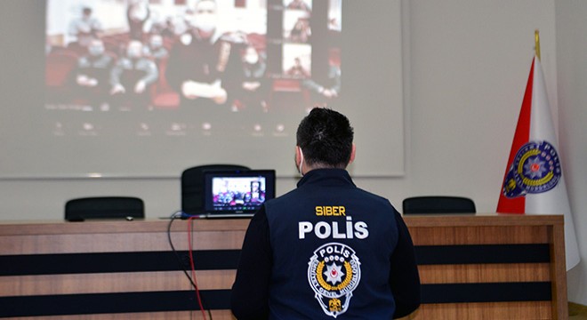 Polisten öğrencilere ‘çevrim içi’ uyarı