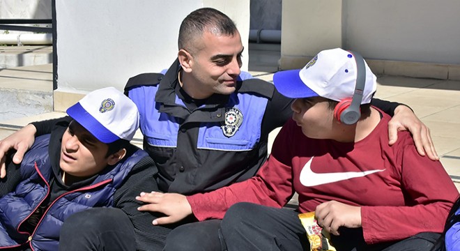 Polisten özel çocuklara ziyaret